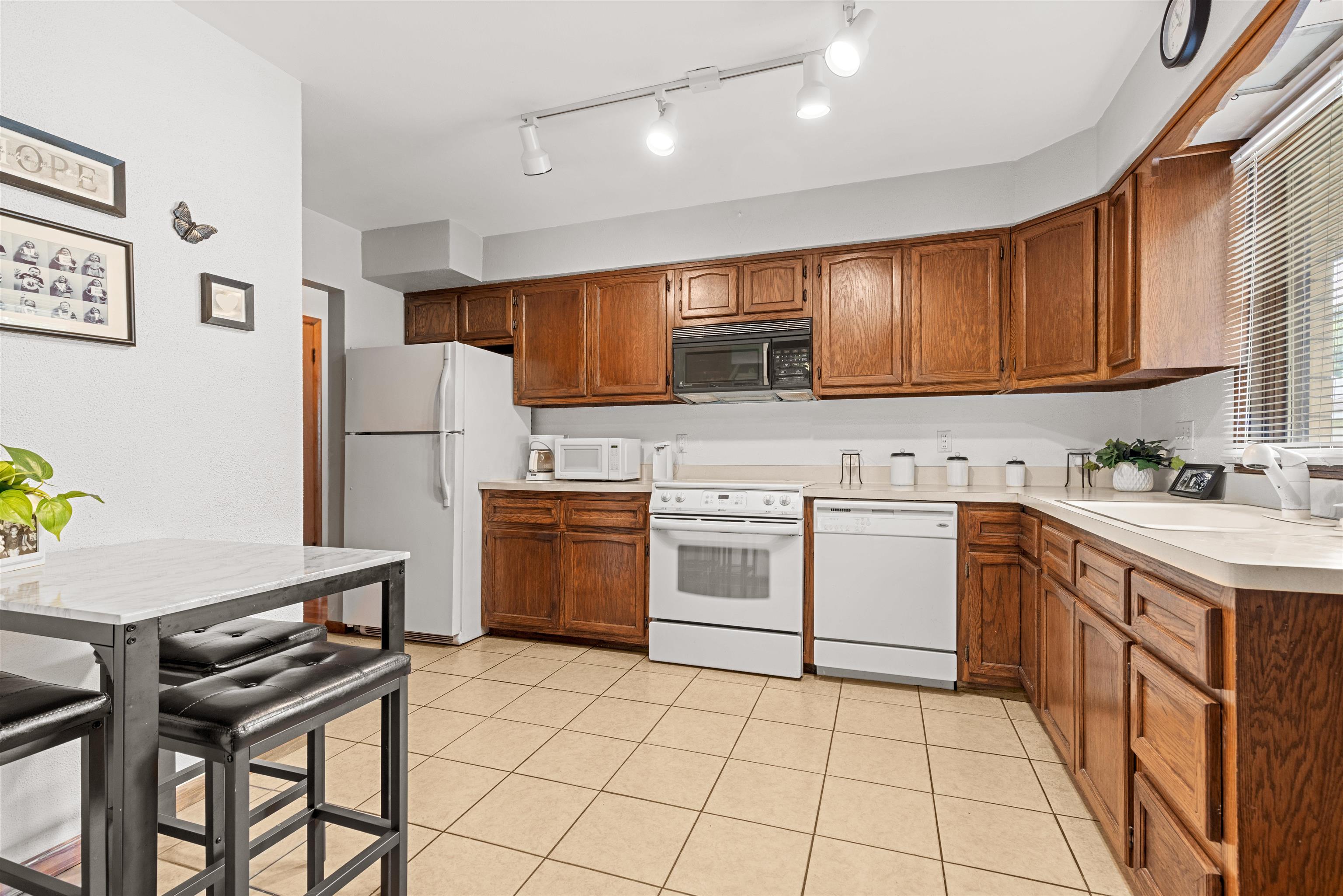 1031 Brookfield Road Rockford, IL 61107 - Photo 5 of 15 Gallery Image 5
