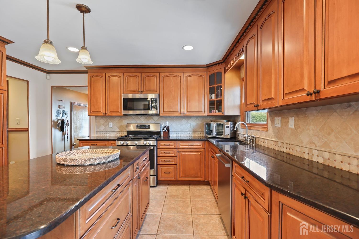 56 Ivanhoe Drive Manalapan, NJ 07726 - Photo 18 of 73 Gallery Image 18