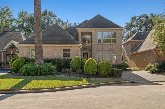 $445,000 | 13 Stonegate Park Court, Spring, TX 77379