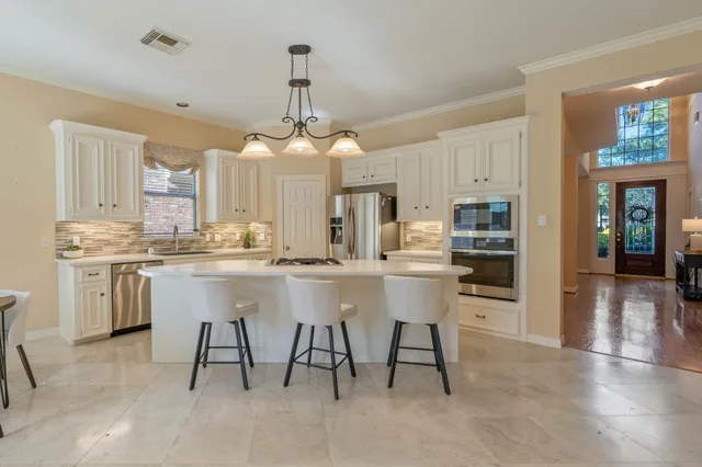 $445,000 | 13 Stonegate Park Court, Spring, TX 77379