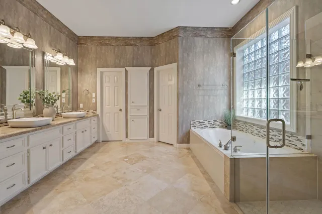 $445,000 | 13 Stonegate Park Court, Spring, TX 77379