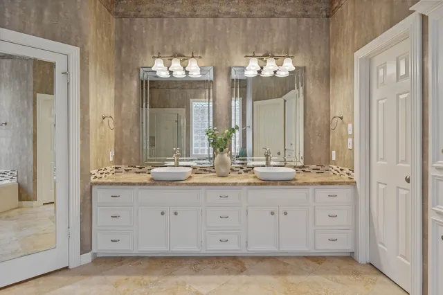 $445,000 | 13 Stonegate Park Court, Spring, TX 77379