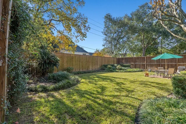 $445,000 | 13 Stonegate Park Court, Spring, TX 77379