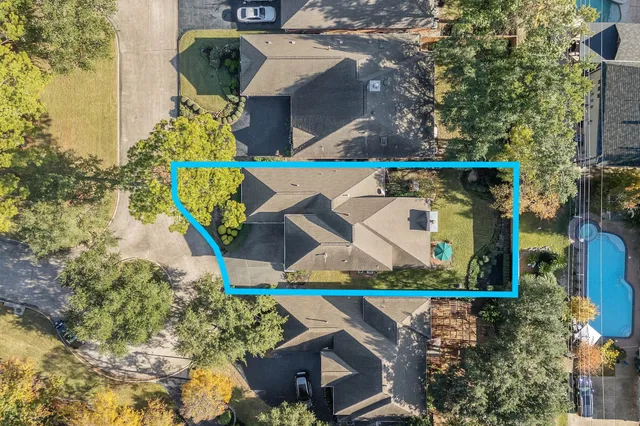 $445,000 | 13 Stonegate Park Court, Spring, TX 77379