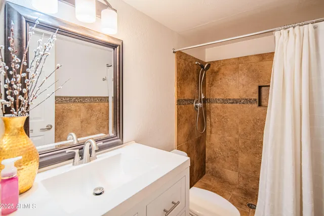 $595,000 | 16002 North 33rd Avenue, Phoenix, AZ 85053