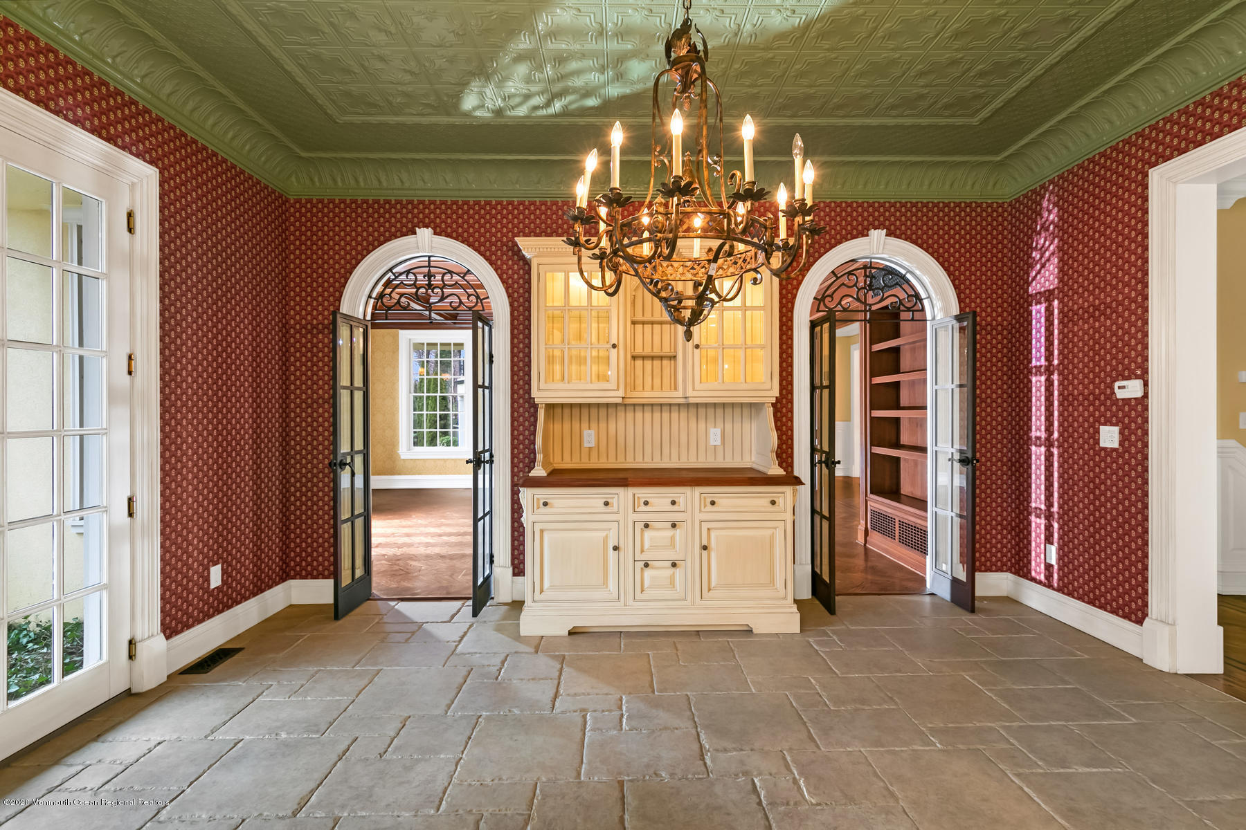 10 Belknap Lane Rumson, NJ 07760 - Photo 18 of 91 Eat-in Area leads to Family Room