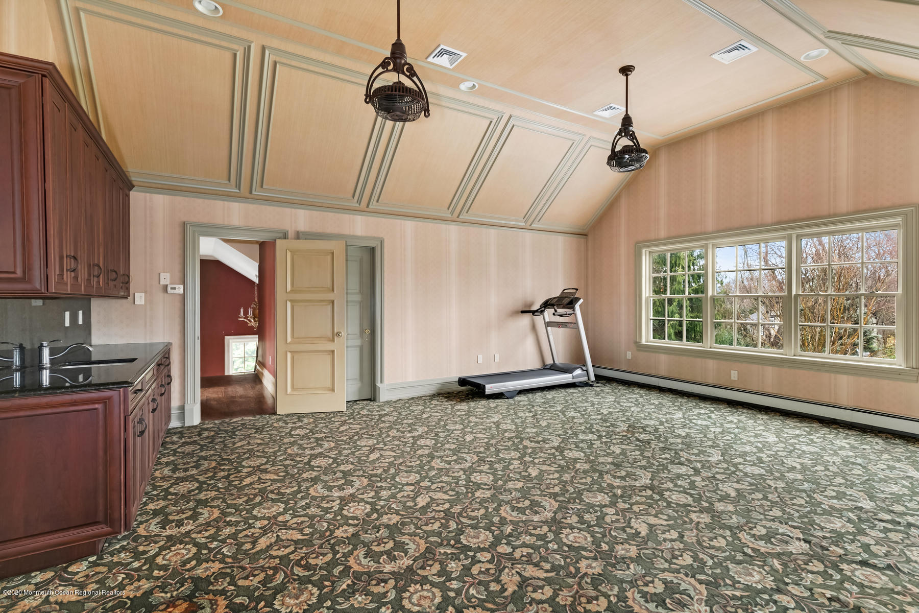 10 Belknap Lane Rumson, NJ 07760 - Photo 59 of 91 Fitness Room with Wet Bar