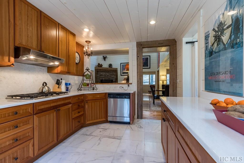410 Upper Lake Road Highlands, NC 28741 - Photo 7 of 50 Gallery Image 7