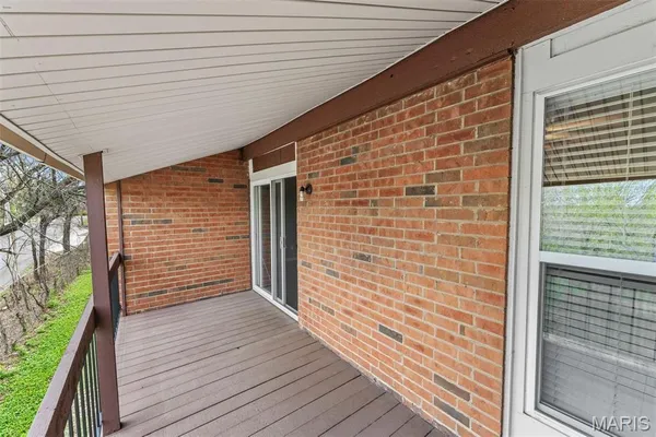 $1,350 | 1943 Greenpoint Drive, Unit 301, Kirkwood, MO 63122