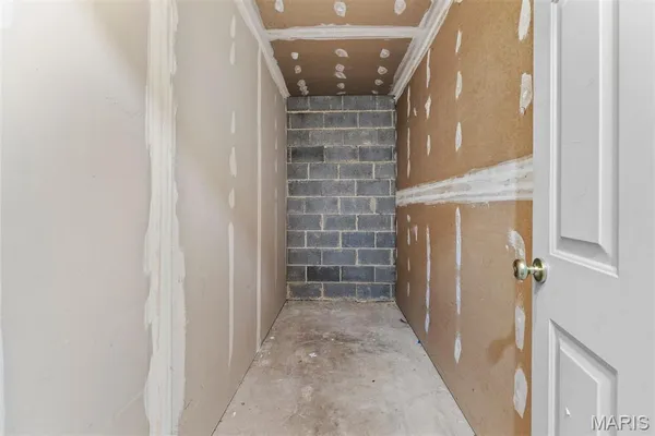 $1,350 | 1943 Greenpoint Drive, Unit 301, Kirkwood, MO 63122