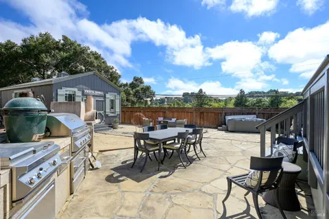$1,395,000 | 1000 East Sunnyslope Road, Petaluma, CA 94952