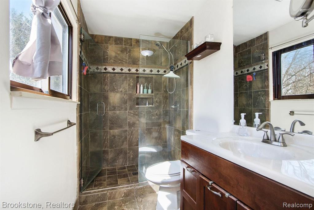 744 Baker Street Rochester Hills, MI 48307 - Photo 21 of 38