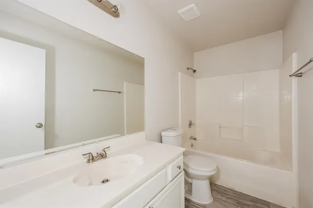 $2,245 | 204 Meadowbrooke Drive, Cedar Hill, TX 75104