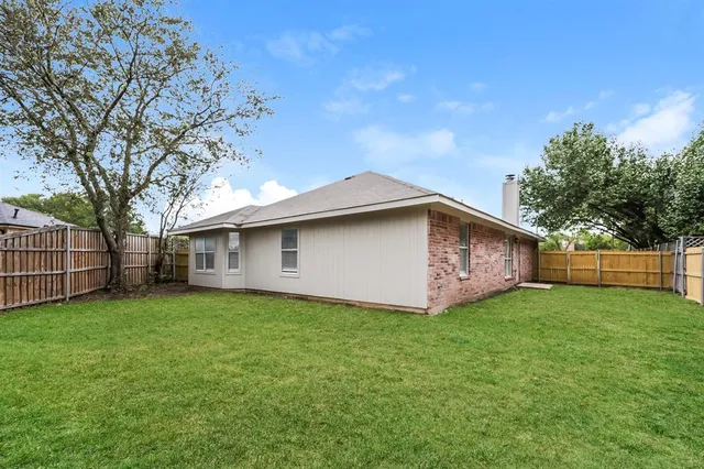 $2,245 | 204 Meadowbrooke Drive, Cedar Hill, TX 75104