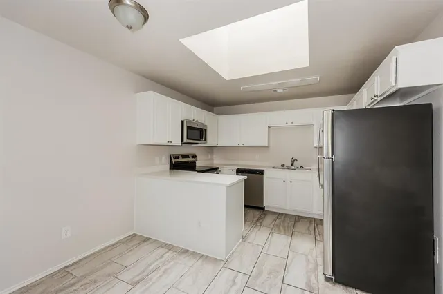 $2,245 | 204 Meadowbrooke Drive, Cedar Hill, TX 75104