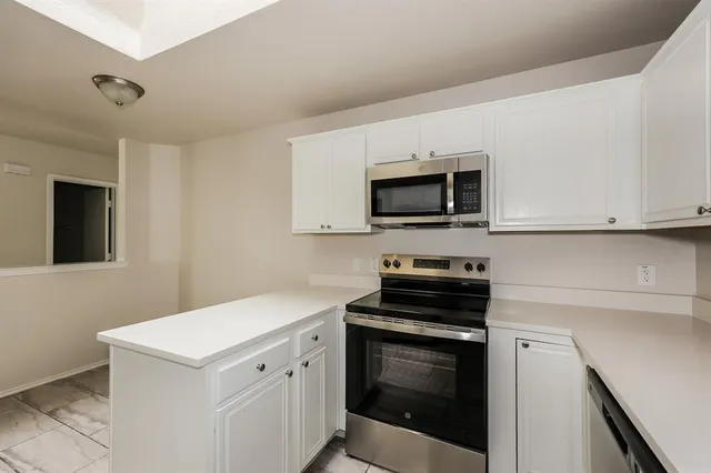 $2,245 | 204 Meadowbrooke Drive, Cedar Hill, TX 75104