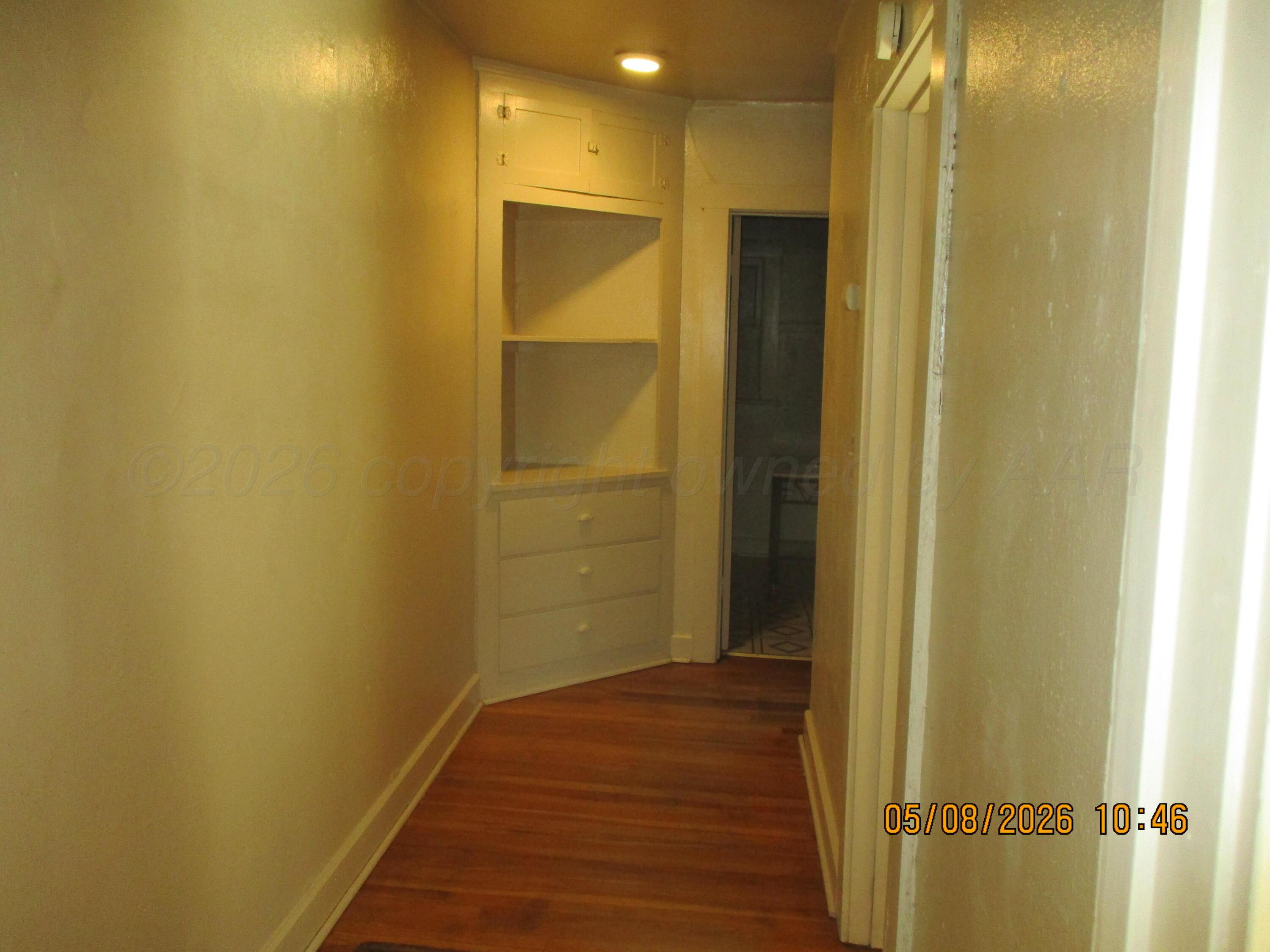 1402 Southwest 13th Avenue Amarillo, TX 79102 - Photo 3 of 13 Hallway