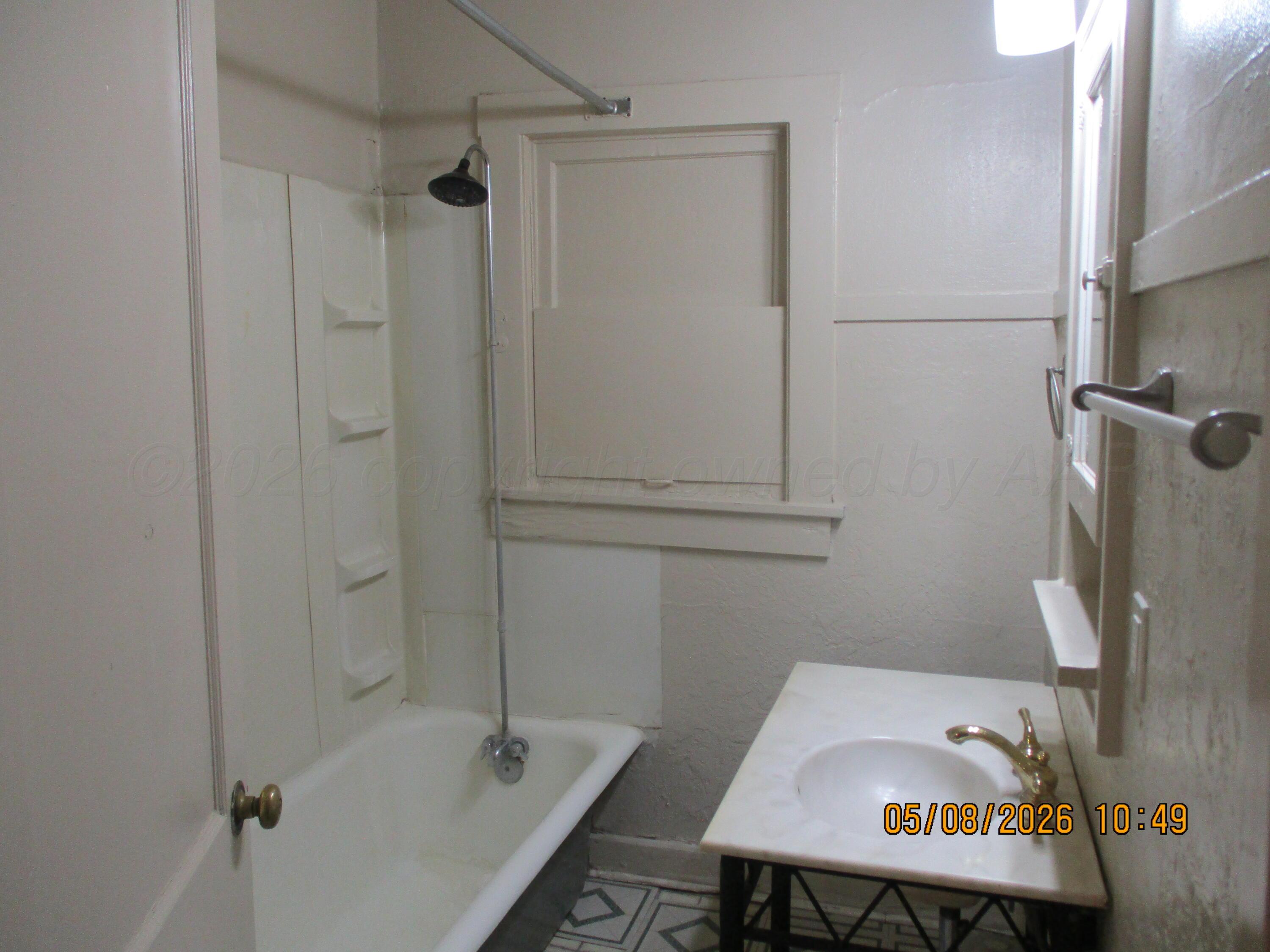 1402 Southwest 13th Avenue Amarillo, TX 79102 - Photo 7 of 13 Bathroom