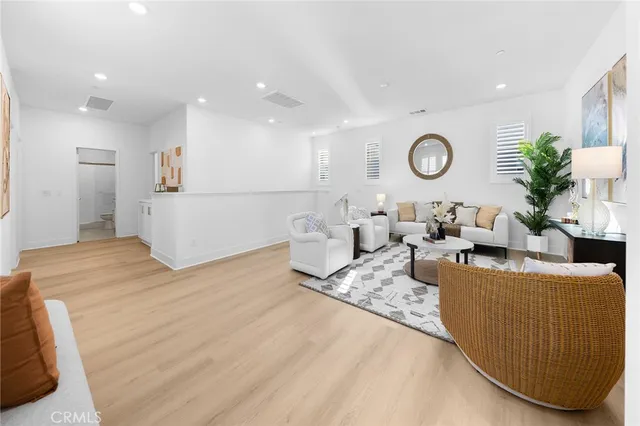 $6,500 | 208 Zawn, Irvine, CA 92618