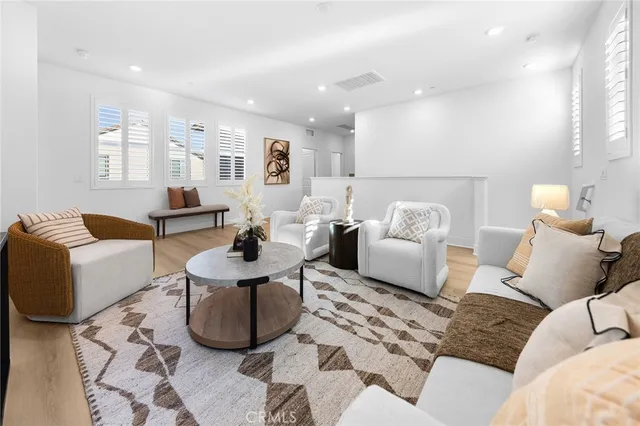 $6,500 | 208 Zawn, Irvine, CA 92618