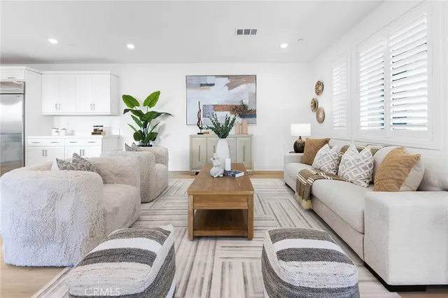 $6,500 | 208 Zawn, Irvine, CA 92618