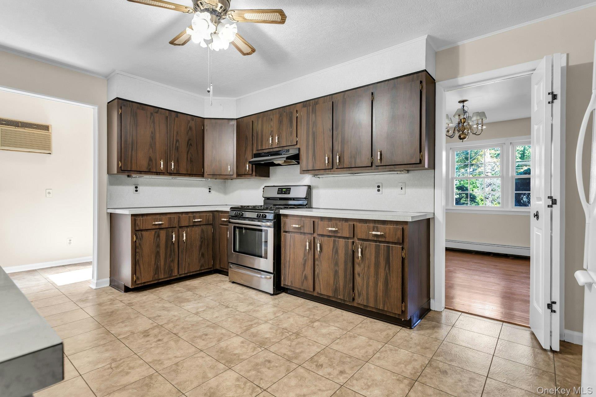 12 Violet Road Bayville, NY 11709 - Photo 7 of 43