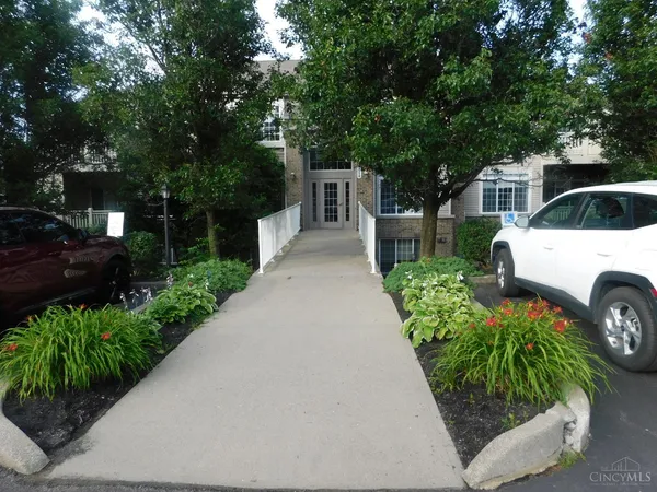 $182,500 | 4230 Endeavor Drive, Unit 202, Cincinnati, OH 45252