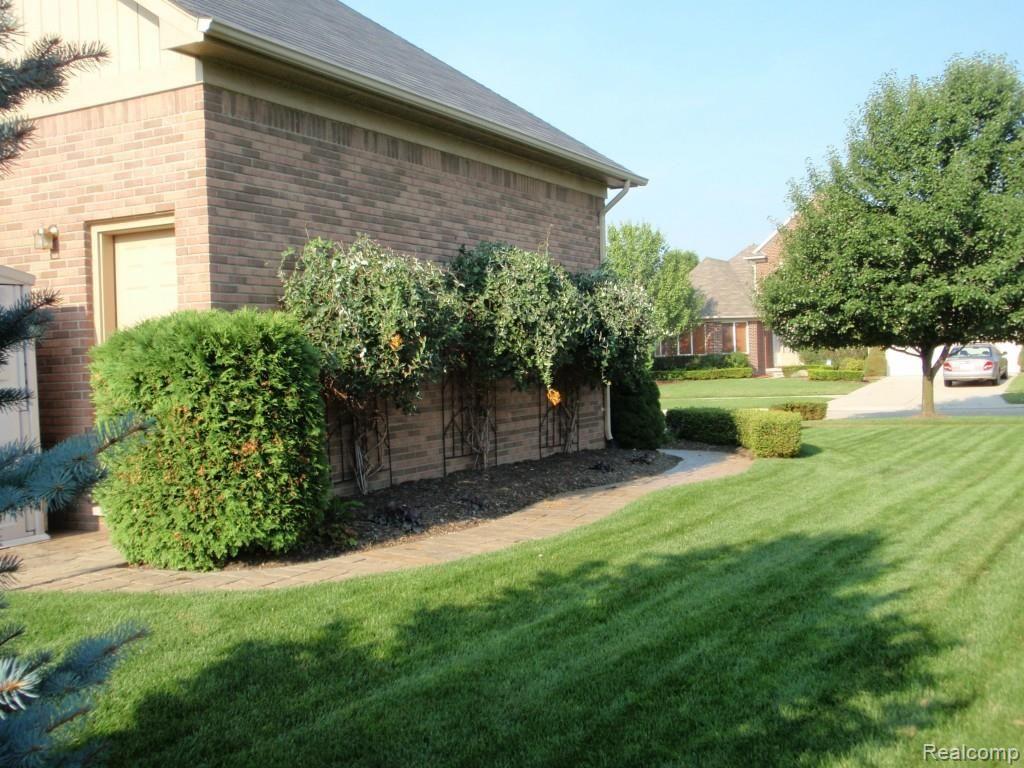 47976 Sandy Ridge Drive Macomb, MI 48044 - Photo 36 of 36 Another summer view