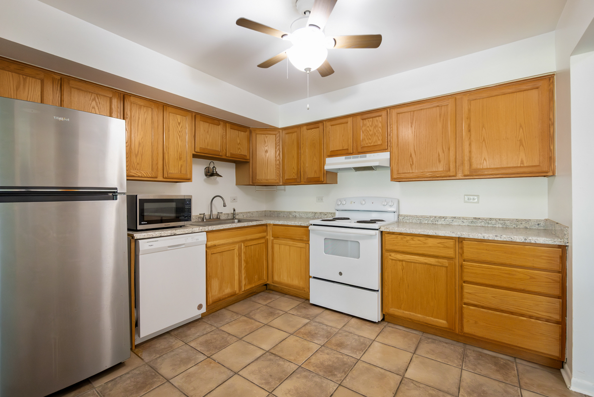 2214 South Goebbert Road, Unit 178 Arlington Heights, IL 60005 - Photo 10 of 25