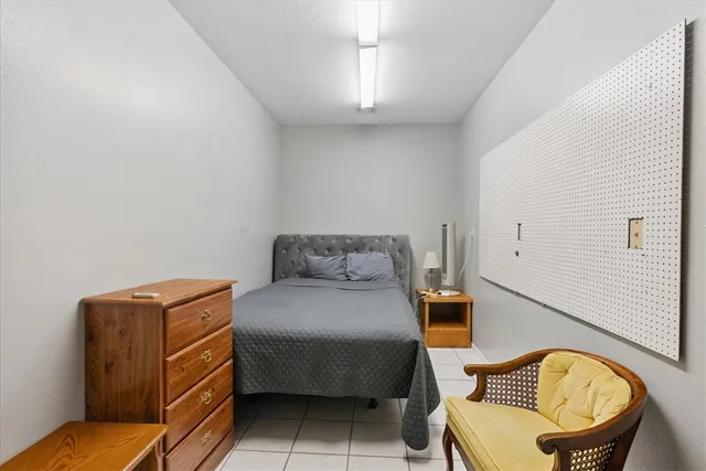 a view of a yard with an tree