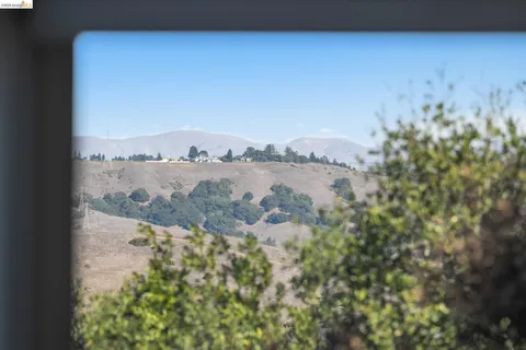 $1,795,000 | 8210 Skyline Boulevard, Oakland, CA 94611