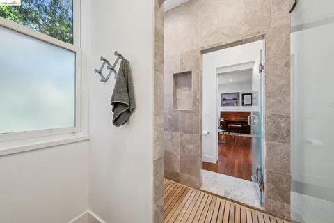$1,795,000 | 8210 Skyline Boulevard, Oakland, CA 94611