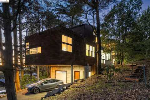 $1,795,000 | 8210 Skyline Boulevard, Oakland, CA 94611