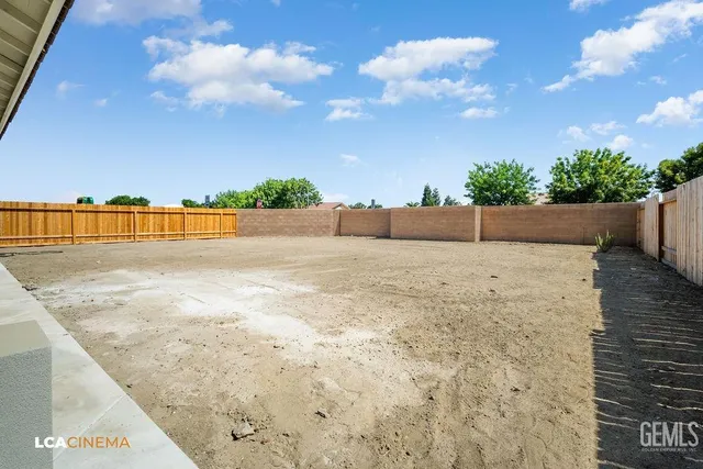 a view of an outdoor space and a yard
