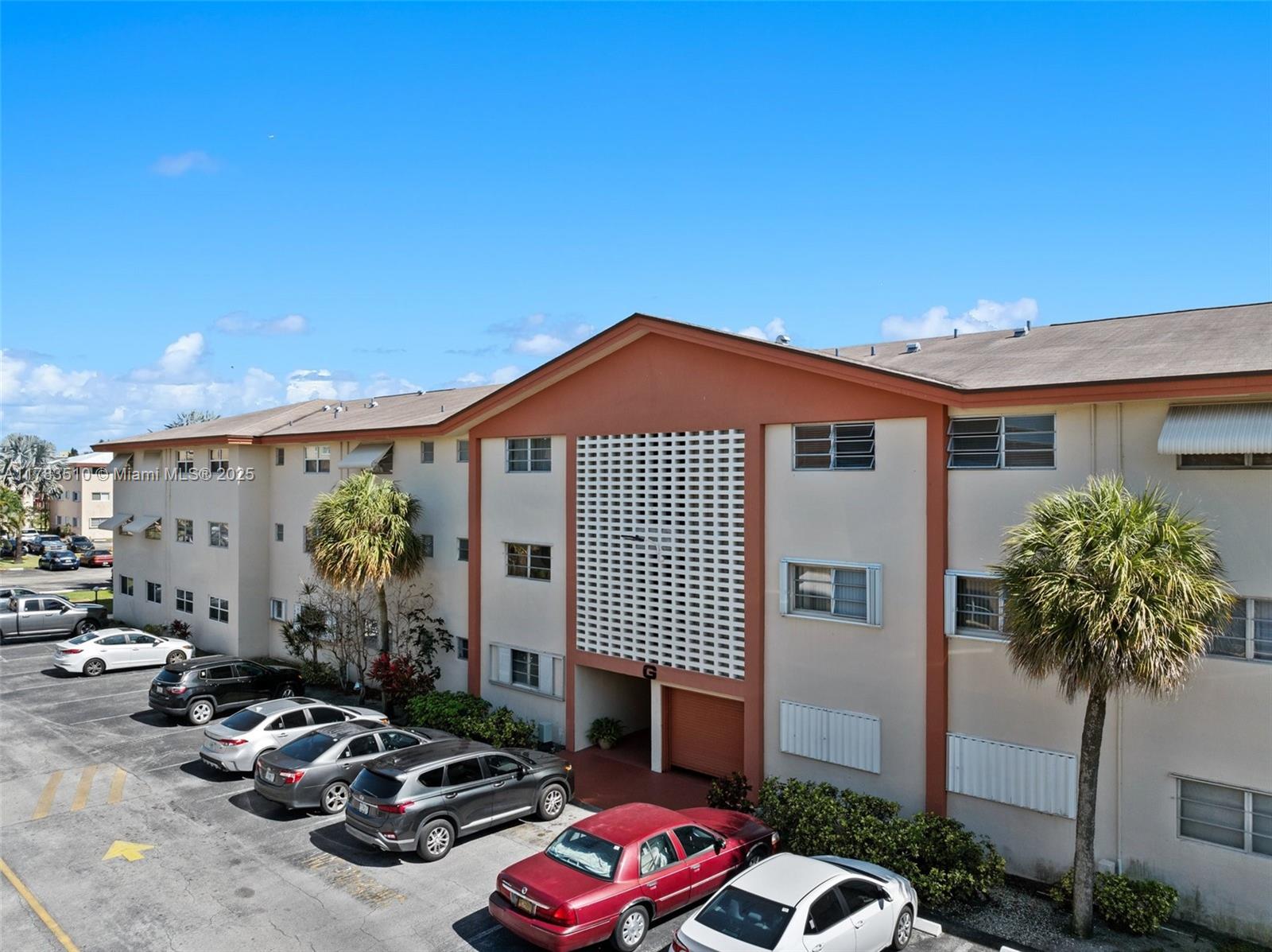 5300 Washington Street, Unit G323 Hollywood, FL 33021 - Photo 2 of 34 a front view of a house with patio