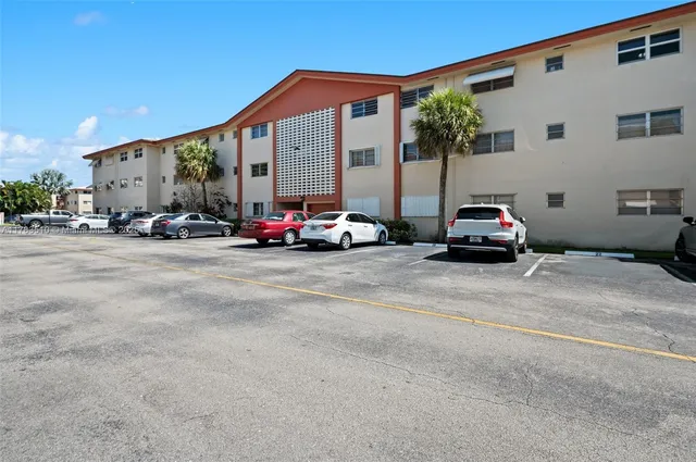 $129,000 | 5300 Washington Street, Unit G323, Hollywood, FL 33021