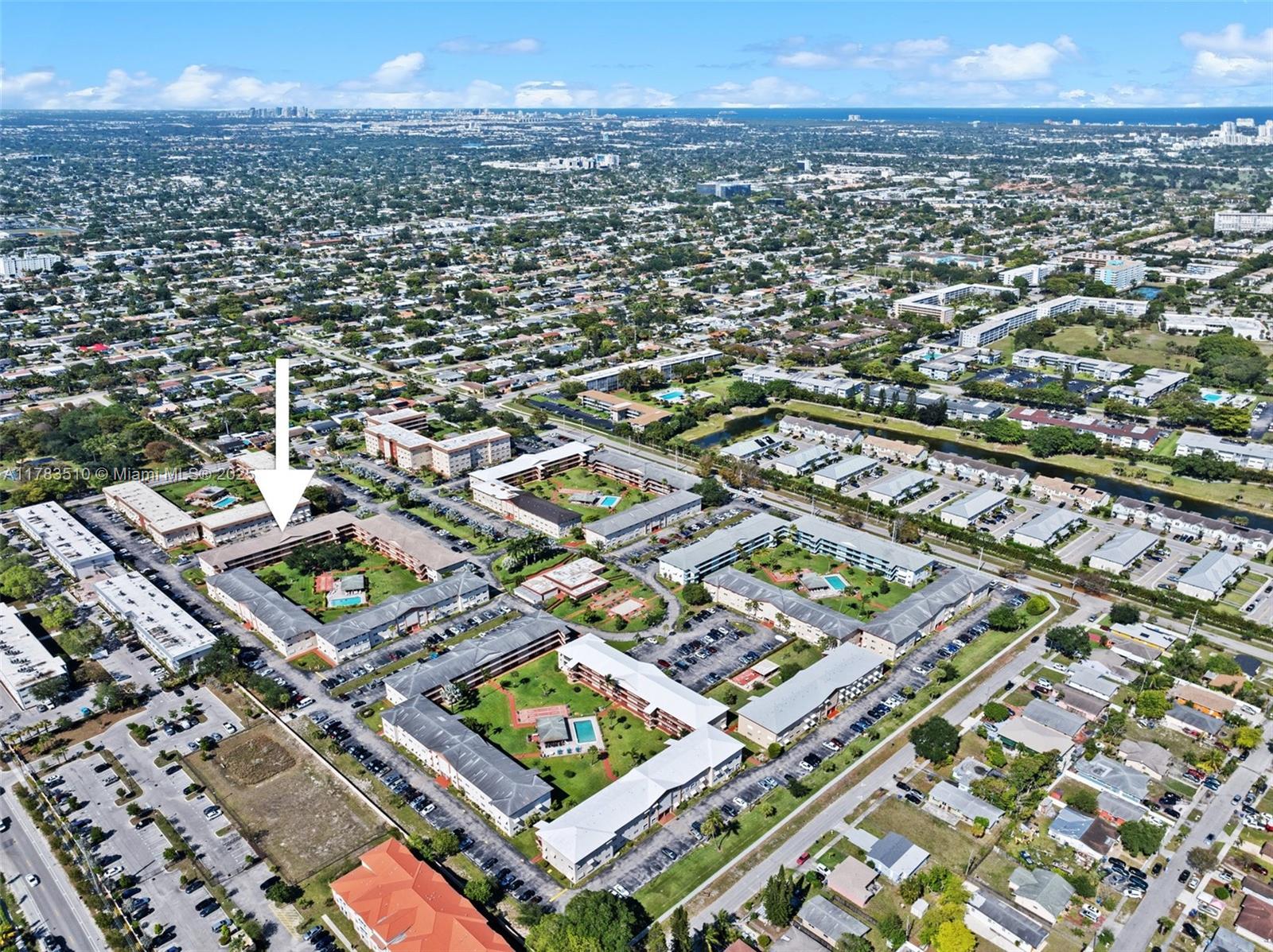 5300 Washington Street, Unit G323 Hollywood, FL 33021 - Photo 31 of 34 an aerial view of a city
