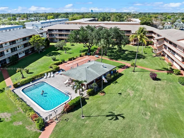 $129,000 | 5300 Washington Street, Unit G323, Hollywood, FL 33021