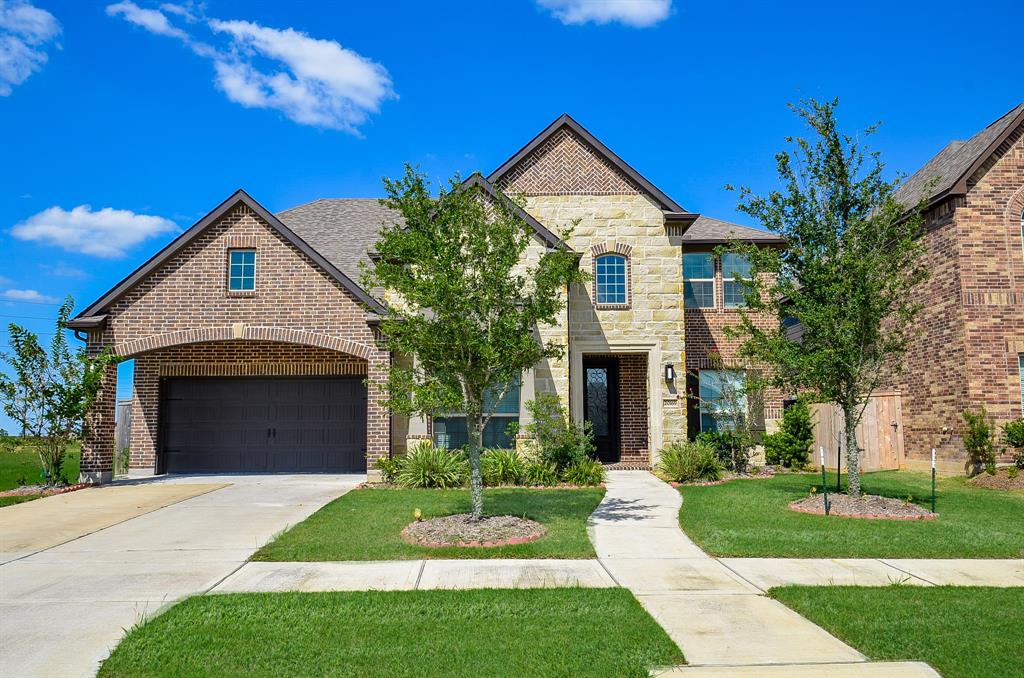 Welcome to 20169 Anna Blue Crest Ct in booming Brookshire, Texas!