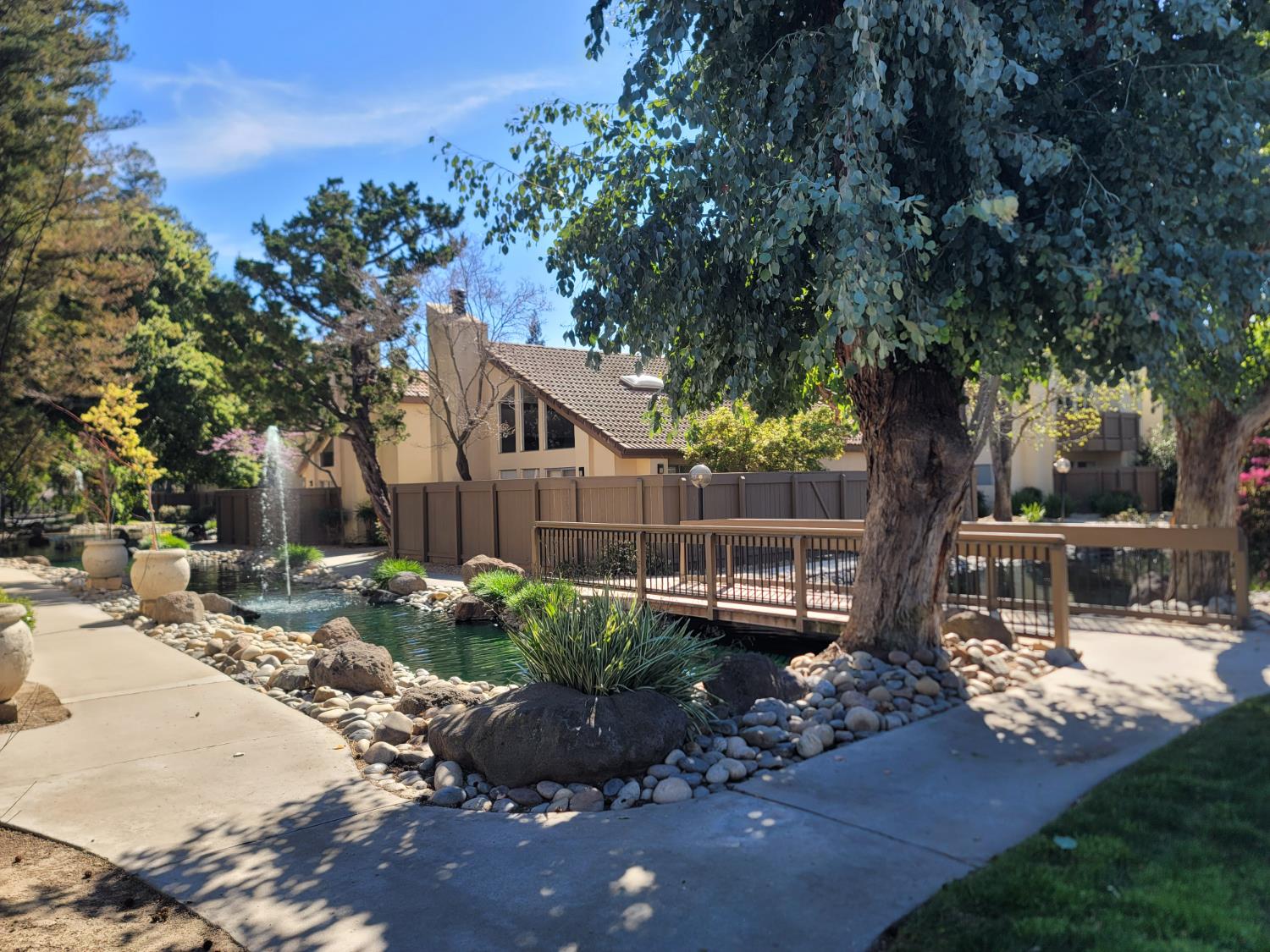 3701 Colonial Drive, Unit 89 Modesto, CA 95356 - Photo 15 of 20 a view of a backyard with sitting area