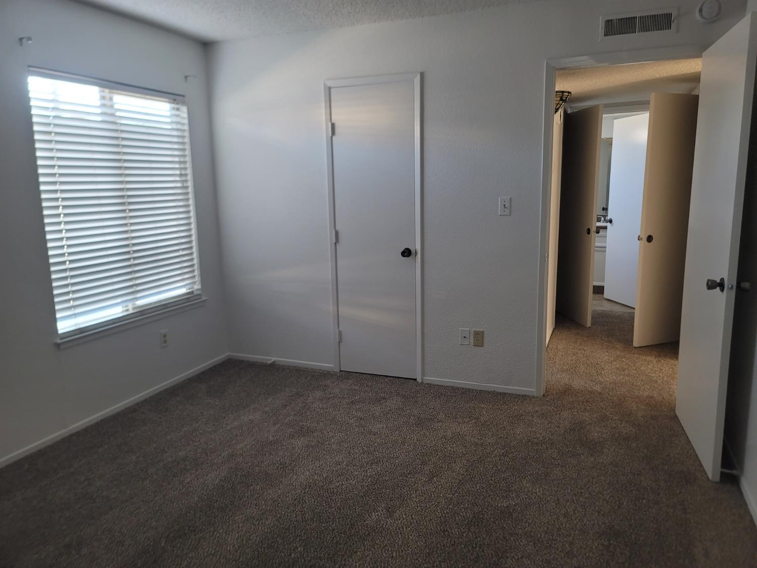 3701 Colonial Drive, Unit 89 Modesto, CA 95356 - Photo 6 of 20 an empty room that has a window in it