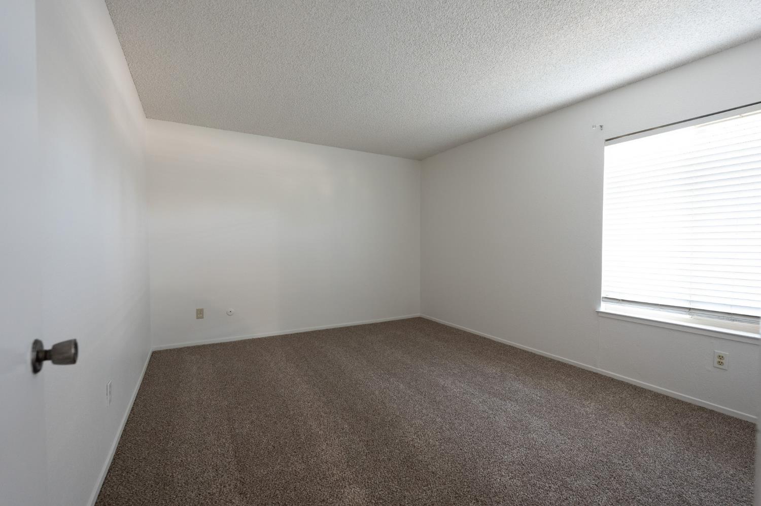 3701 Colonial Drive, Unit 89 Modesto, CA 95356 - Photo 7 of 20 an empty room with a window