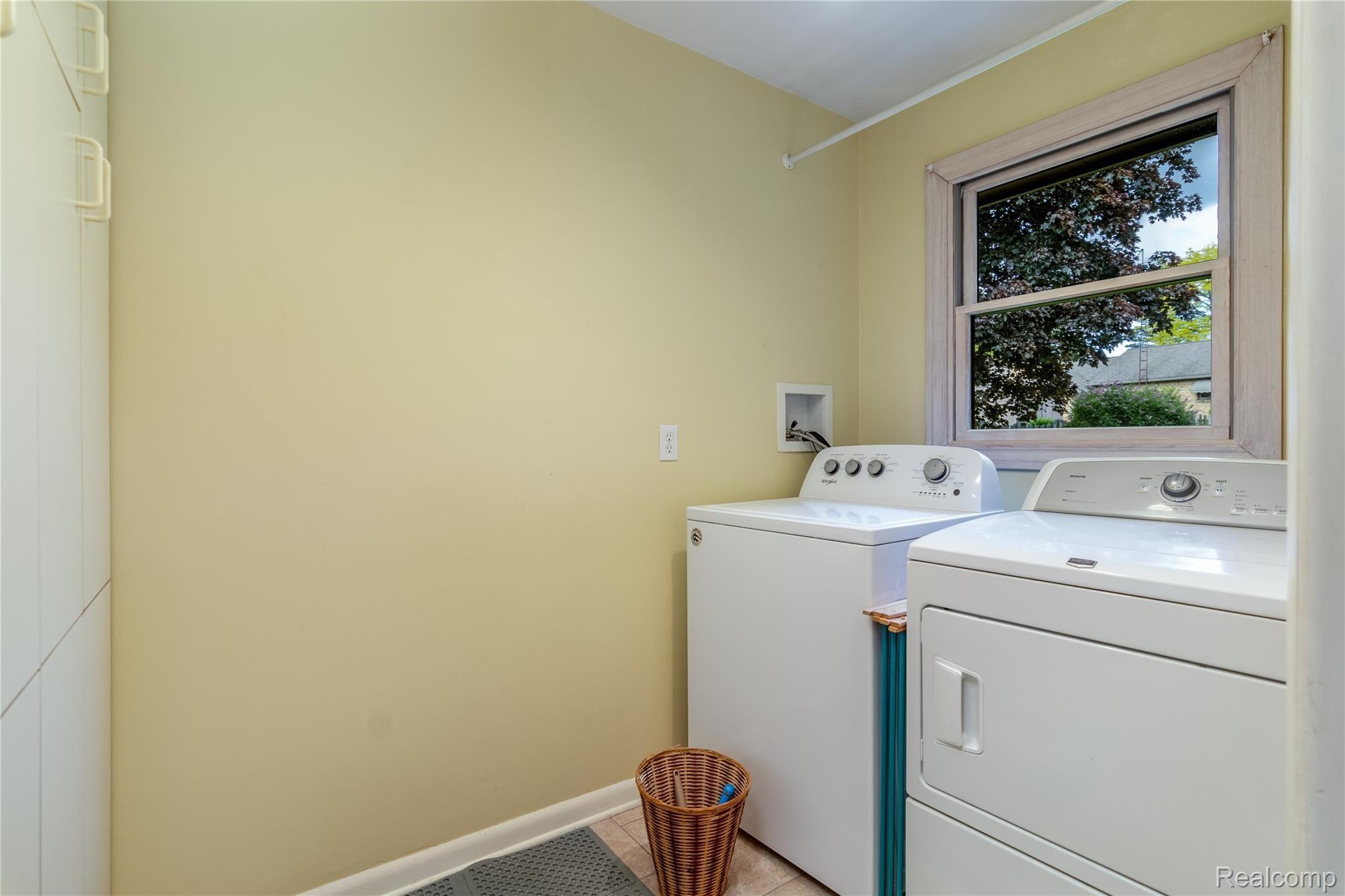 6273 Kings Pointe Road Grand Blanc, MI 48439 - Photo 35 of 39 LAUNDRY ROOM.jpg