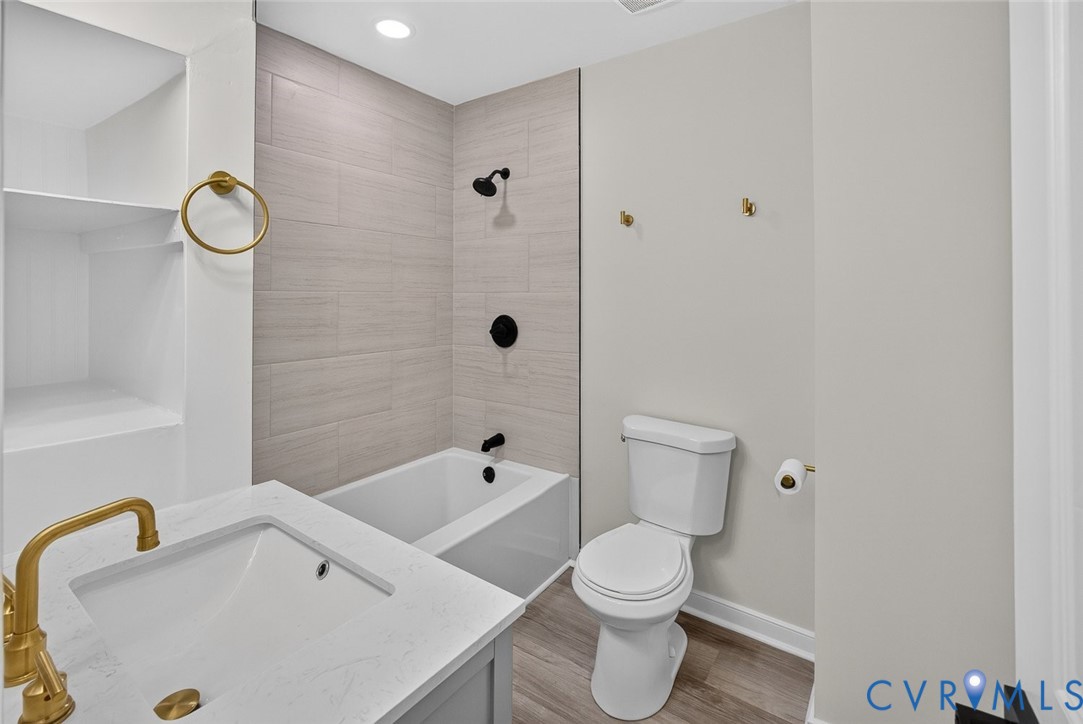 6581 Rural Point Road Mechanicsville, VA 23116 - Photo 23 of 58 Bathroom featuring a built-in tub with tile surrou