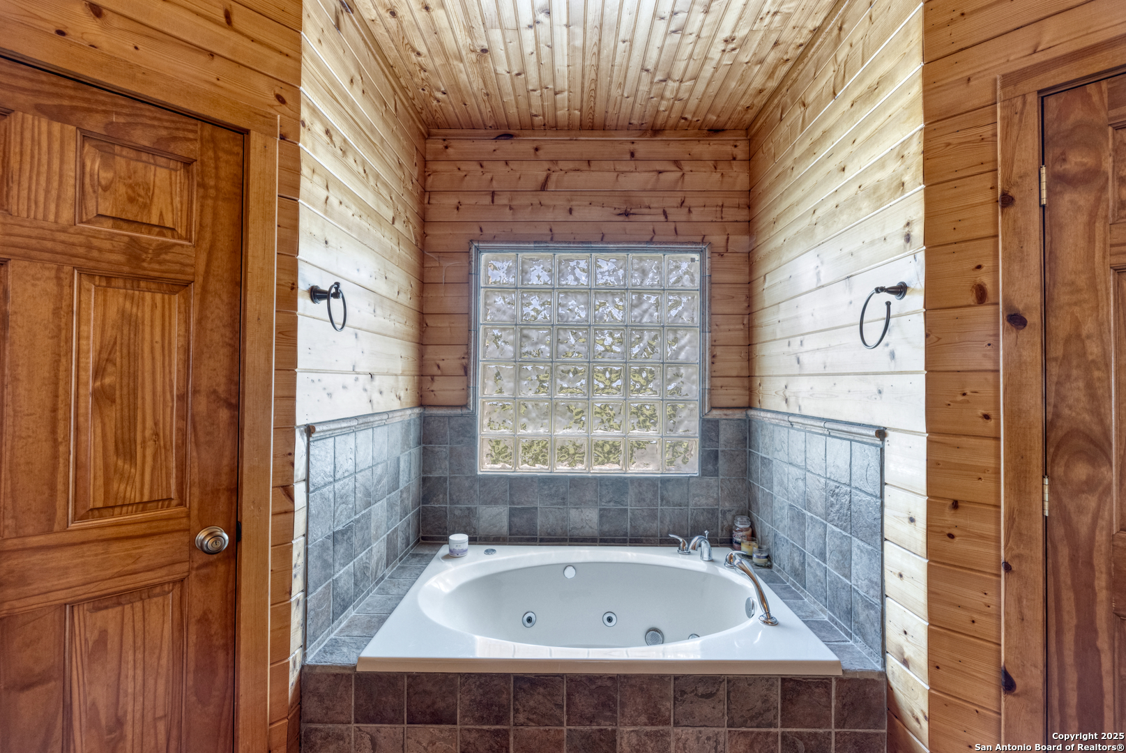 4983 Ranch Road 1051 Uvalde, TX 78801 - Photo 24 of 72 a bathroom with a bathtub and shower