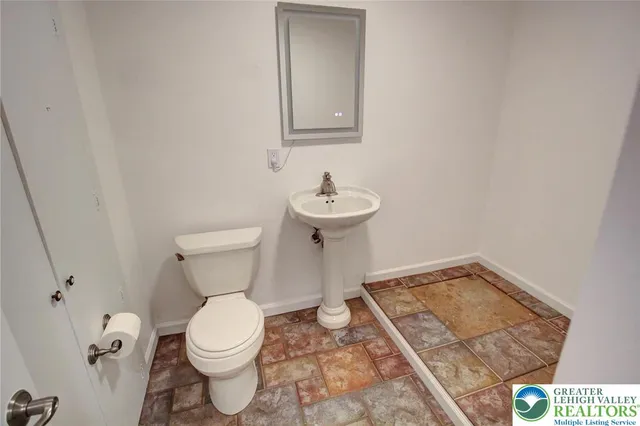 $459,900 | 913 Constitution Avenue, Pen Argyl, PA 18072