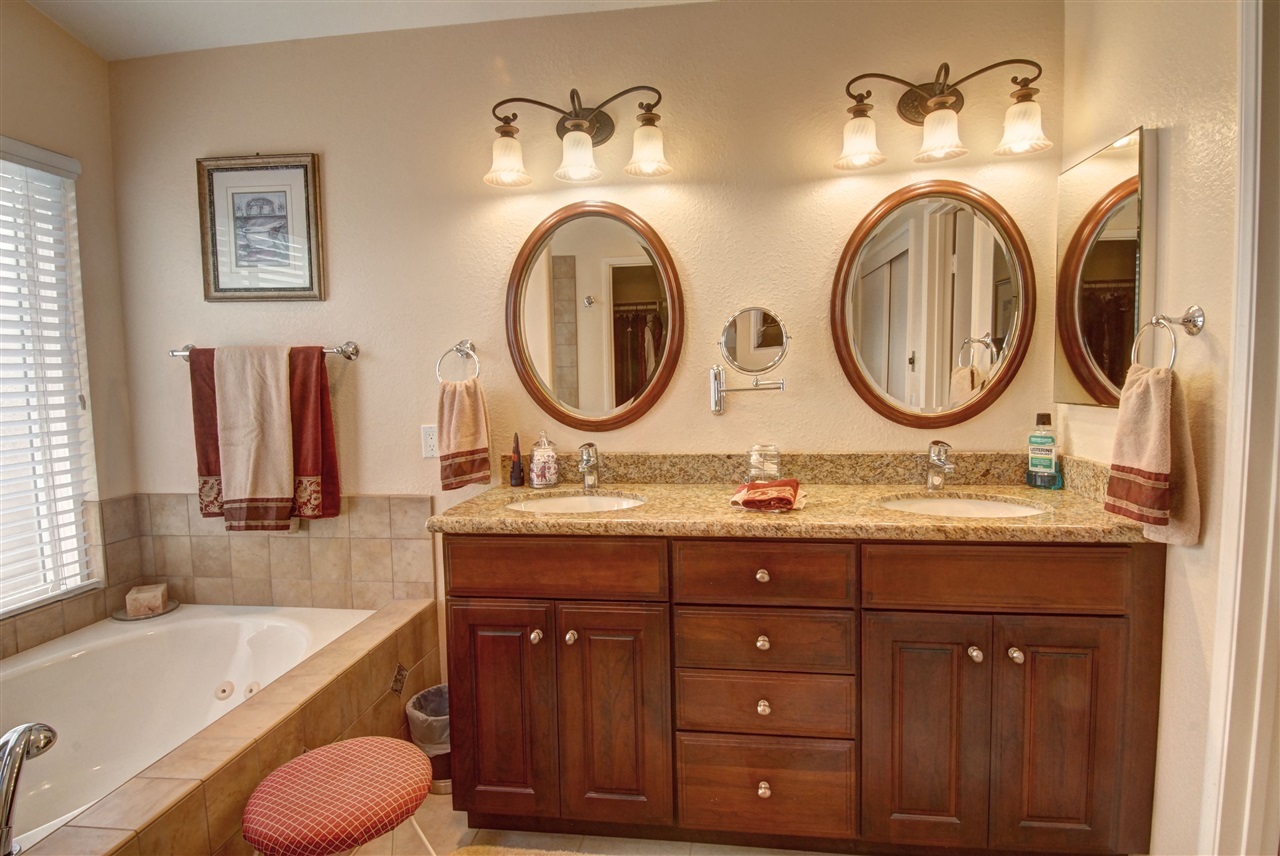 1816 Orchard Wood Road Encinitas, CA 92024 - Photo 15 of 25
