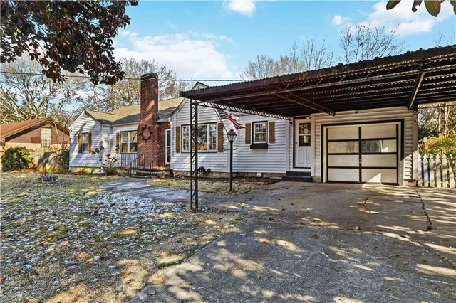 a view of a house with a backyard