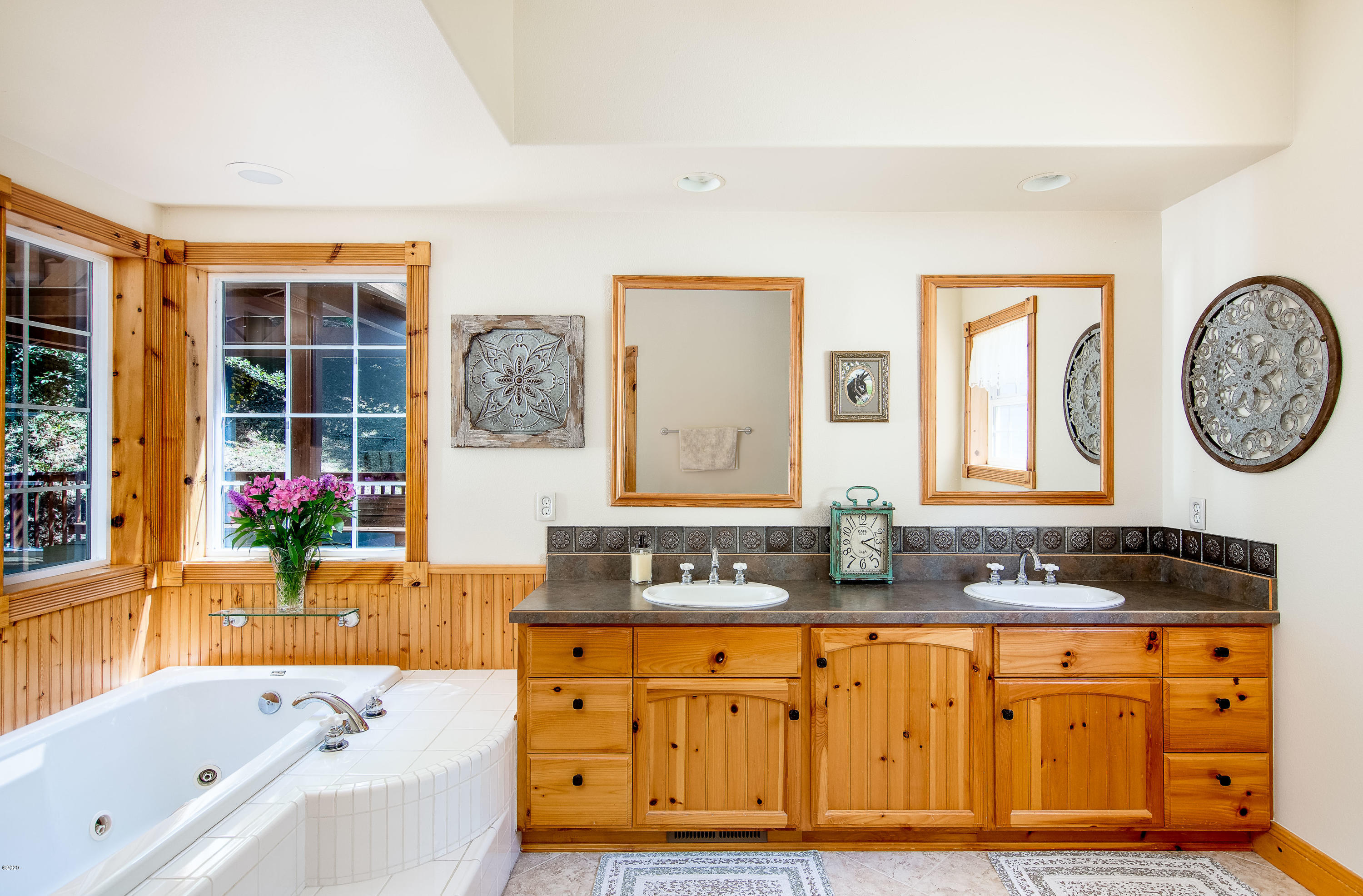 2536 Nashville Road Eddyville, OR 97343 - Photo 21 of 39 Master Bathroom