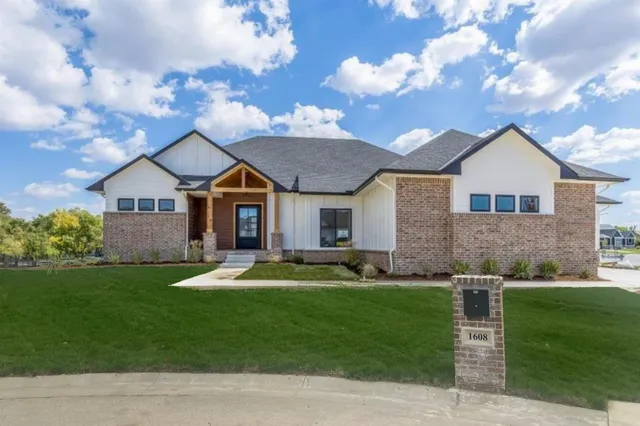 $669,900 | 1608 North Lakeside Drive, Andover, KS 67002